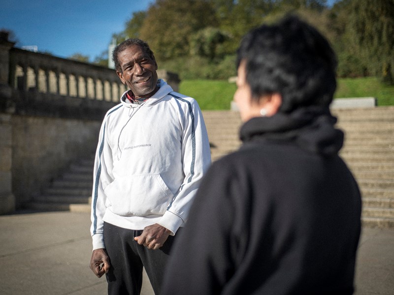 male fitness instructor talking to female participant